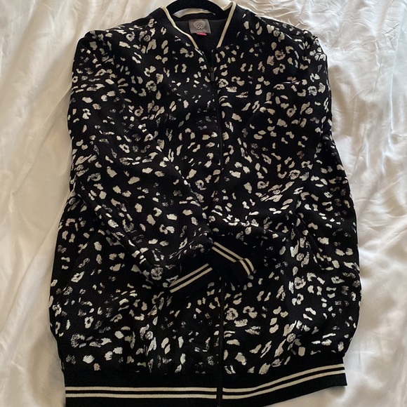 Black and white leopard varsity jacket - Picture 5 of 5